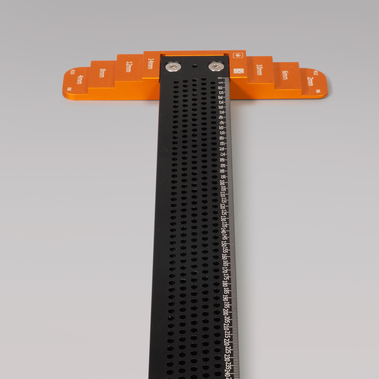 UJK T-vinkill 420mm m.götum